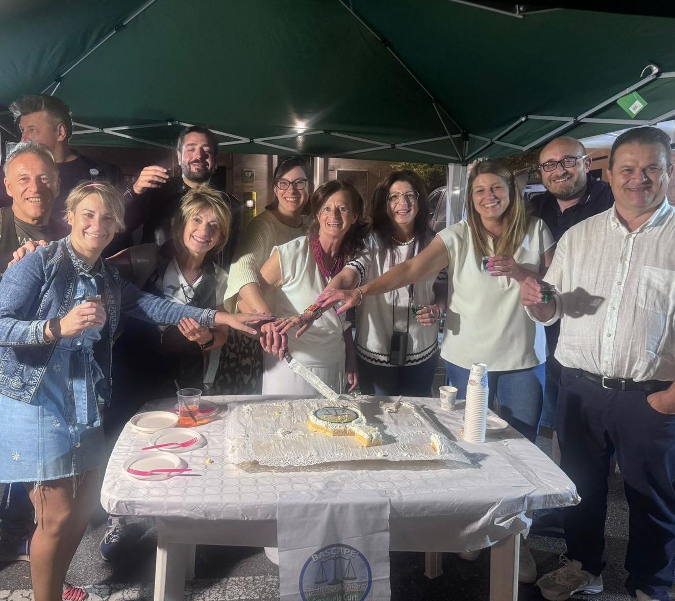 l8217amicizia con bascap232 in piazza a suon di piadine