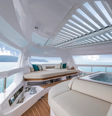 Maxi yacht di lusso: spa con Jacuzzi e sofisticati interni. Ecco gli ultimi modelli del gruppo Ferretti