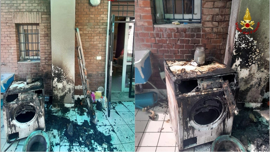 La carcassa della lavatrice andata a fuoco sul terrazzino dell'appartamento
