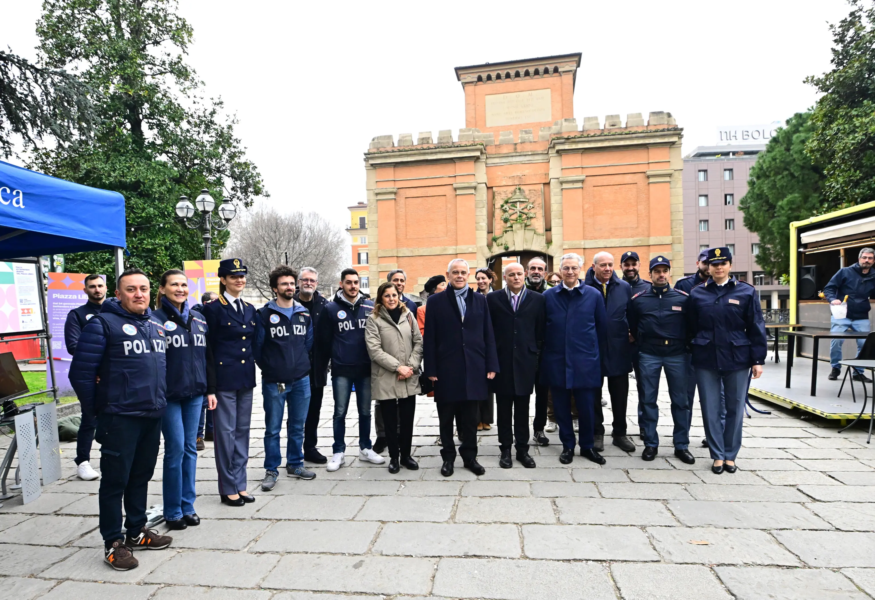 Piazza XX Settembre a Bologna, quattro passeggiate serali alla scoperta di portici e meraviglie
