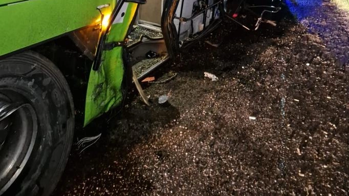 FlixBus esprime profondo dolore per l'incidente sull'A1 a Bologna, con un passeggero deceduto e altri feriti. Assicura supporto e indagini in corso.
