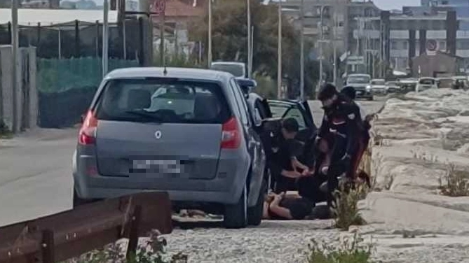 Il placcaggio dei carabinieri in viale Ruggeri, a pochi passo dall’ex pista dei go-kar