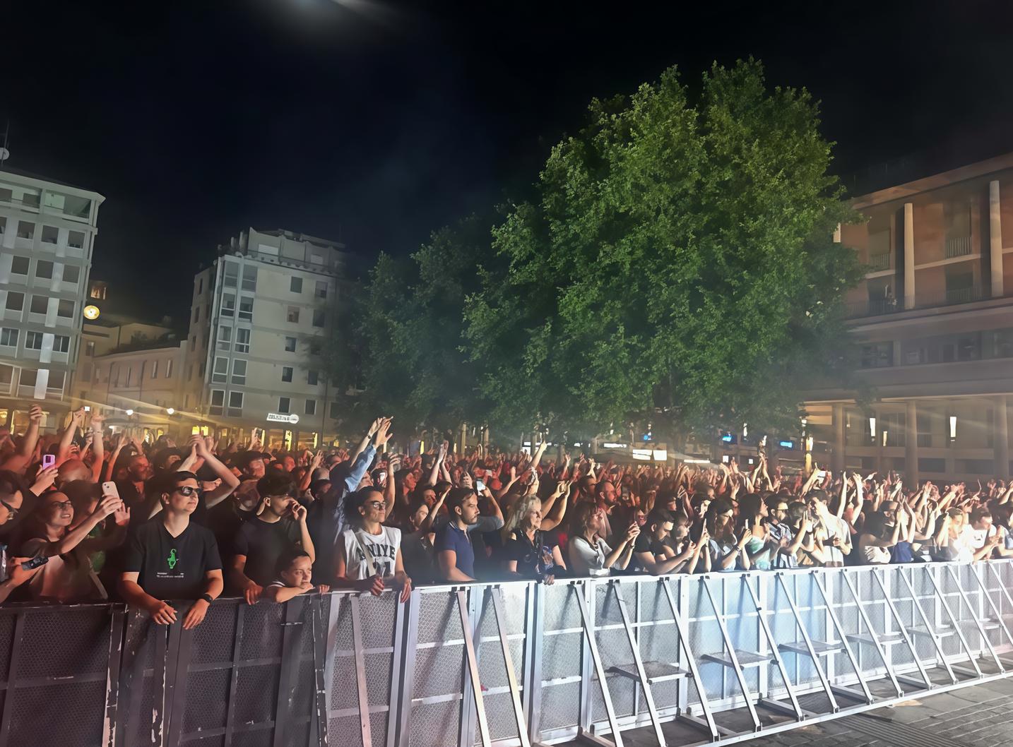 In quattromila per gli Ofenbach: "Gli eventi fra le piazze del Valli stanno migliorando la sicurezza" In quattromila per gli Ofenbach: "Gli eventi fra le piazze del Valli stanno migliorando la sicurezza"