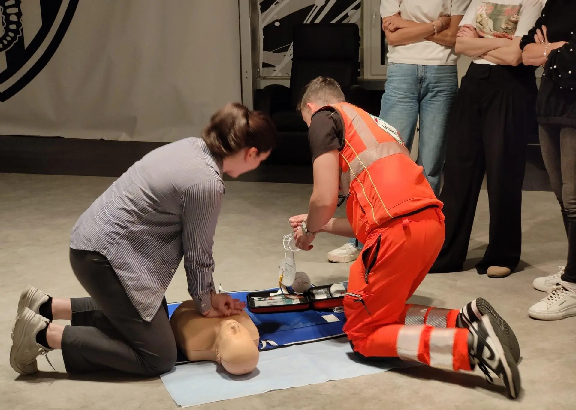 Poche mosse e una scossa, ripartono i corsi per defibrillatori