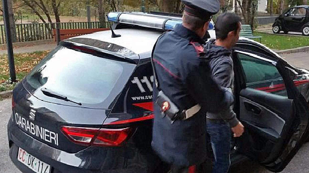 In casa aveva armi e vari tipi di droghe, arrestato dai carabinieri un 35enne a Cotignola (Ravenna). (Foto di repertorio)
