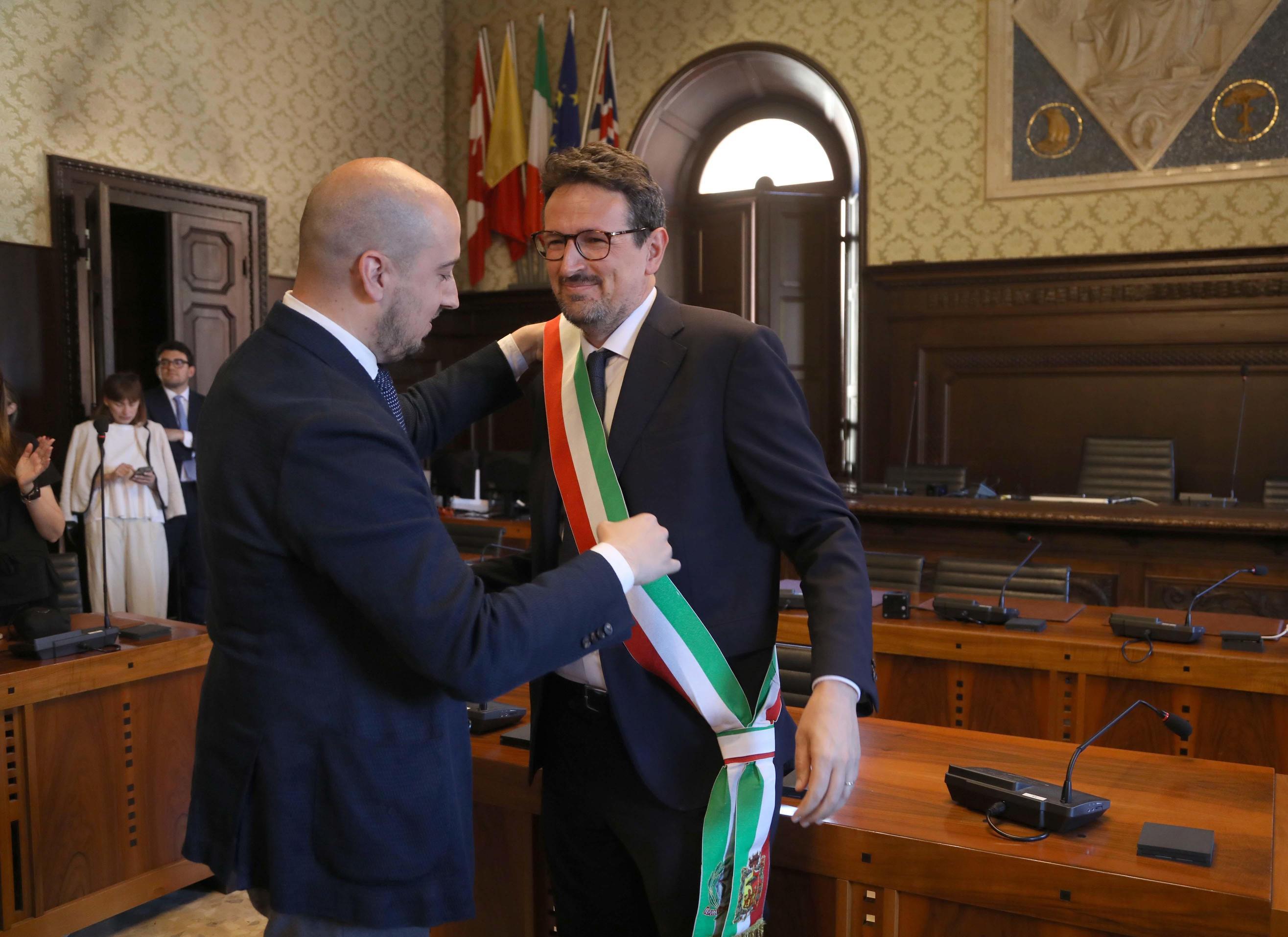 Ora tocca a Barattoni. Il neo sindaco si è insediato: "Grande onore e responsabilità" Ora tocca a Barattoni. Il neo sindaco si è insediato: "Grande onore e responsabilità"