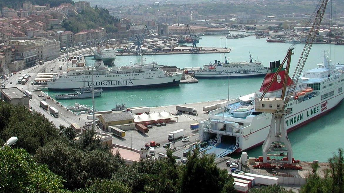 Ancona, i numeri dell’Autorità portuale. Sarà allungata una banchina per costruire navi più grandi