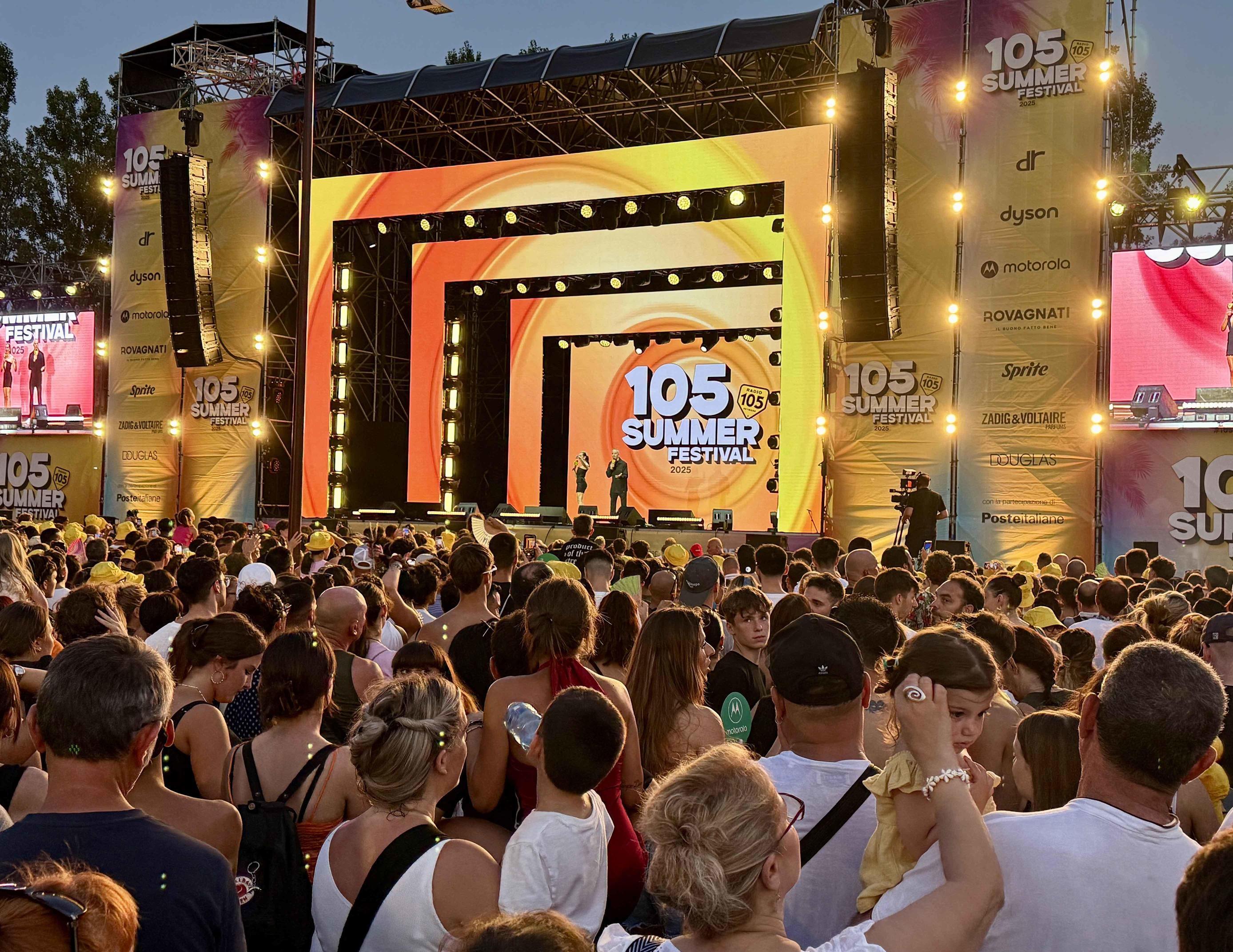 Elodie, Blanco e tanti altri: che festa con 105 Elodie, Blanco e tanti altri: che festa con 105