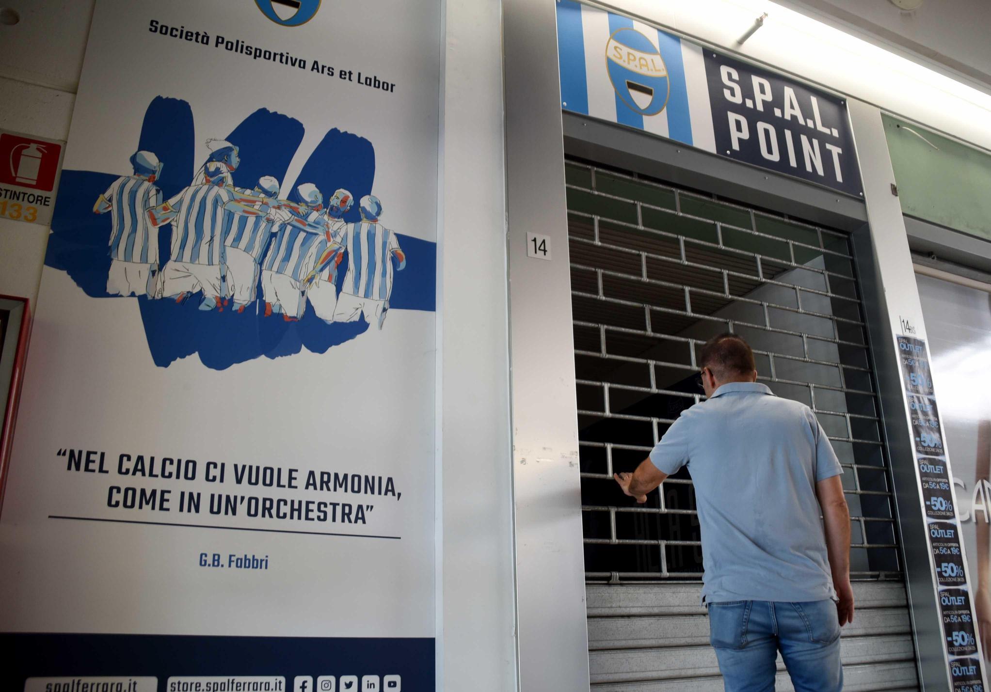 spal store futuro nell8217incertezza i dipendenti restiamo in attesa e alle 8217mura8217 il negozio 232 chiuso
