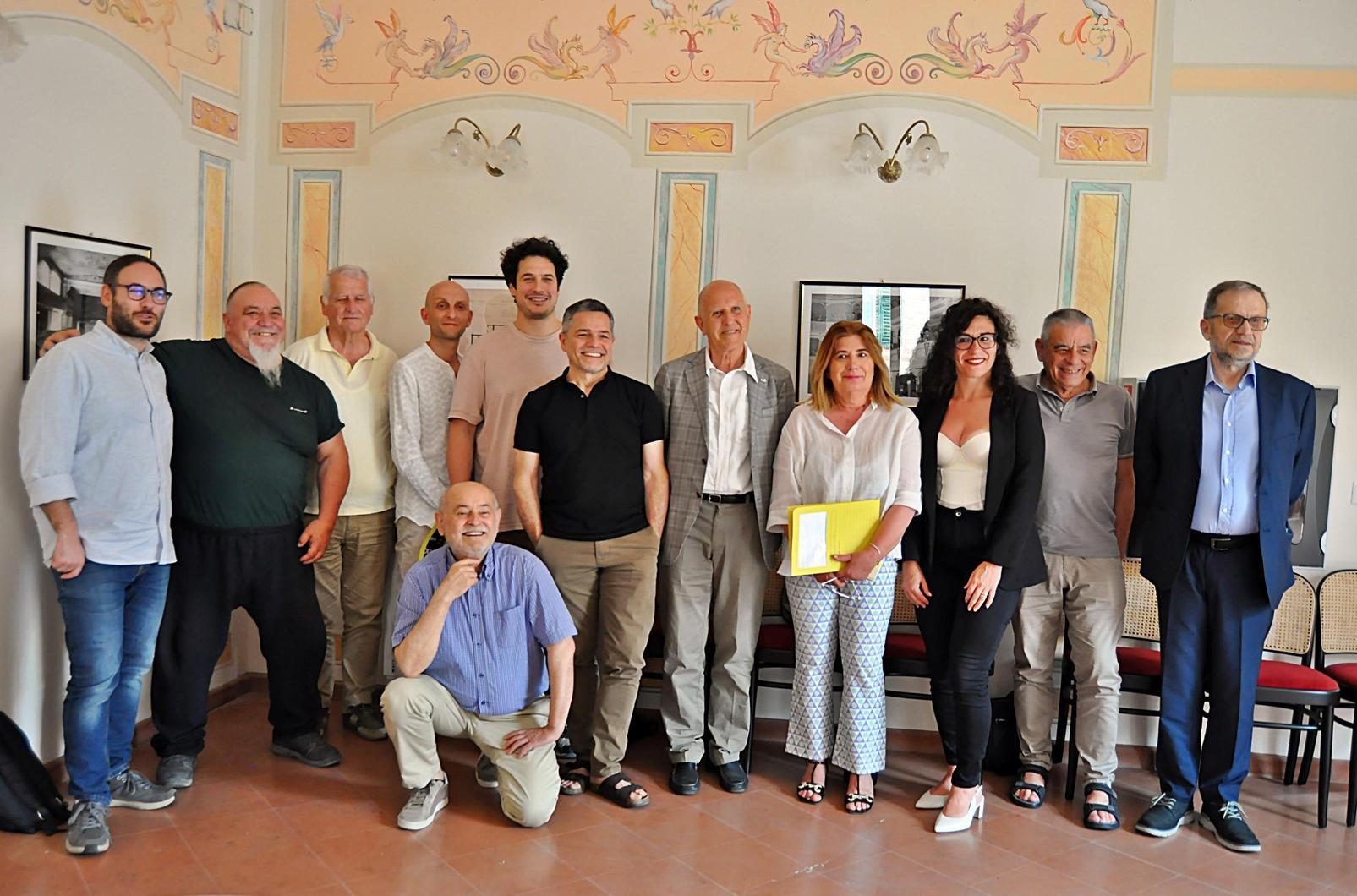 Dialetto, comicità e caffè letterari. Prende forma la stagione teatrale Dialetto, comicità e caffè letterari. Prende forma la stagione teatrale