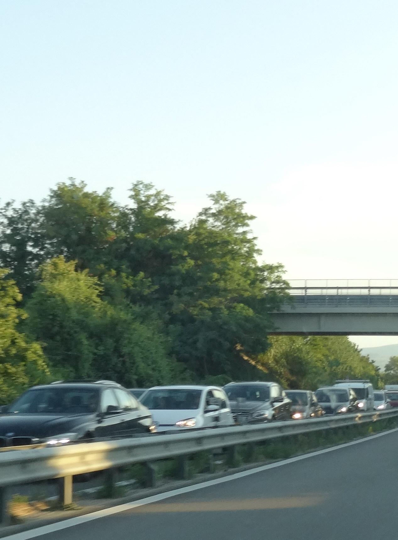 Scontro in superstrada, un ferito e disagi a raffica Scontro in superstrada, un ferito e disagi a raffica