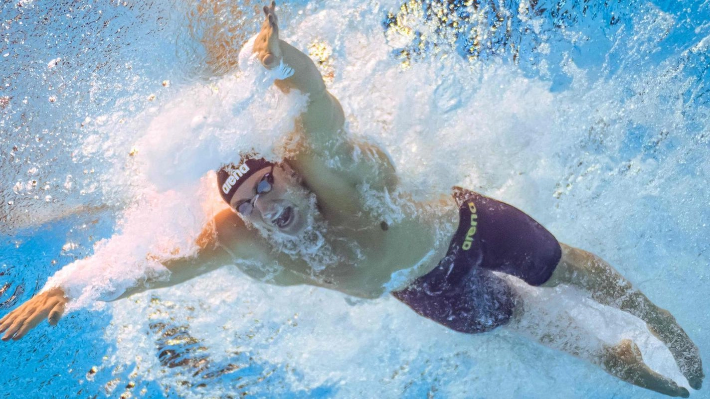 Simone Cerasuolo trionfa nei 50 rana ai campionati italiani di nuoto, confermando l'Imolanuoto. Non qualificati per Parigi, puntano ora al trofeo Sette Colli.