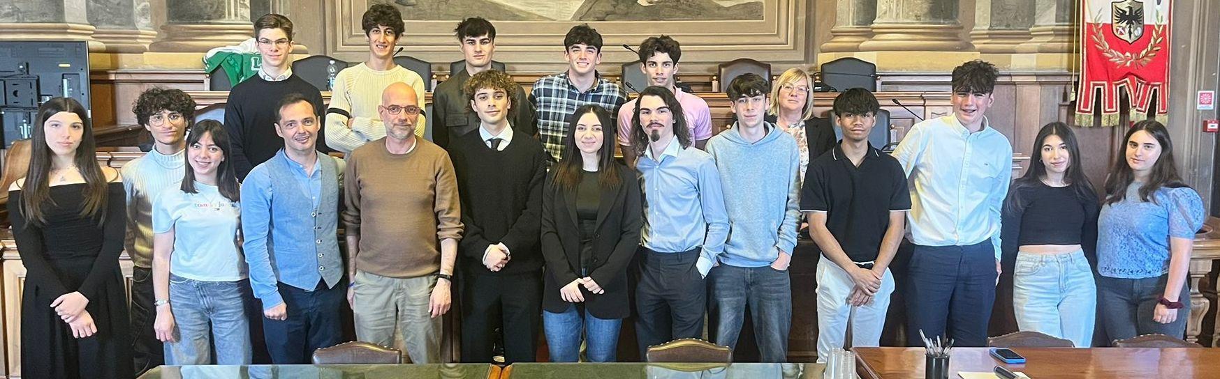 Scuola Premiazioni e ritrovi tra ieri e oggi Scuola Premiazioni e ritrovi tra ieri e oggi