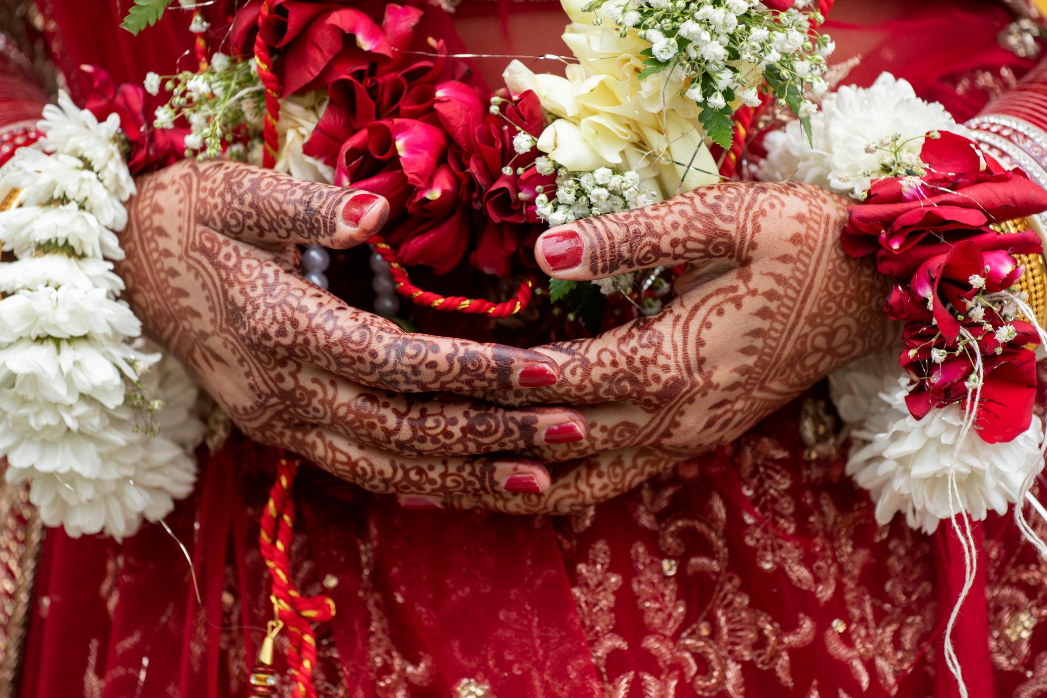 Figlia maltrattata: “Devi vivere all’italiana”. Genitori a processo, volevano insegnarle l’Occidente con la forza Figlia maltrattata: “Devi vivere all’italiana”. Genitori a processo, volevano insegnarle l’Occidente con la forza