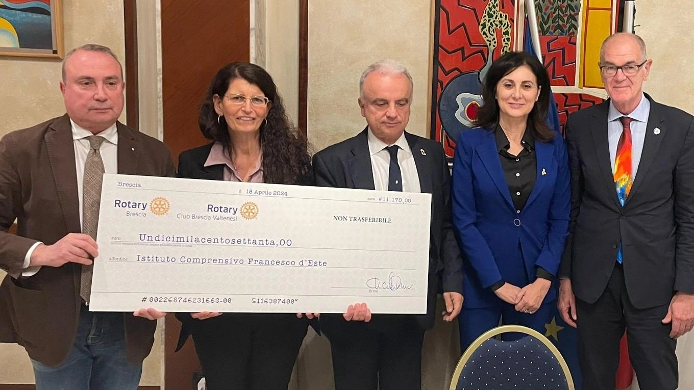 I Club Rotary Brescia e Rotary Brescia Valtenesi donano 11.700 euro per l'acquisto di materiale scolastico a Sant'Agata sul Santerno dopo l'alluvione del maggio 2023. La raccolta fondi è avvenuta tramite il progetto 'Scuola aiuta scuola'.