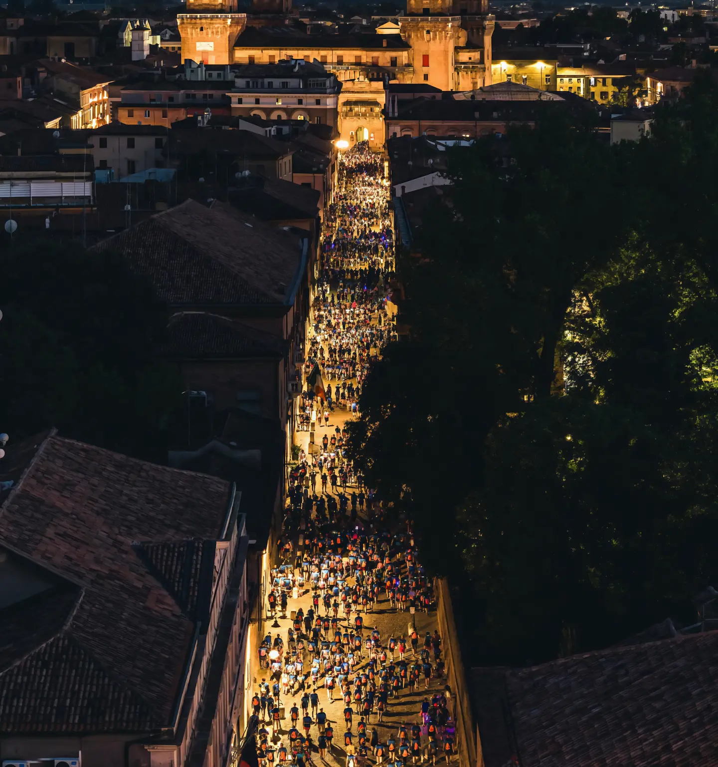 ’Fluo Run’, colori e musica sfilano in centro