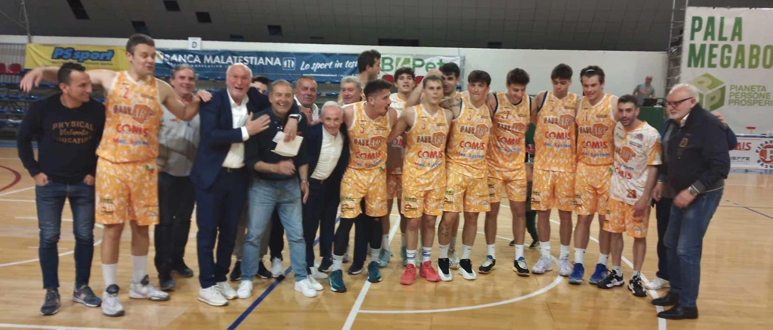 Si è conclusa la seconda parte del campionato di serie B di basket Interregionale a Pesaro. I playoff per la promozione in B Nazionale inizieranno l'8 maggio. Squadre come Bramante e Loreto si preparano per sfide impegnative. Pisaurum saluta il coach dopo una stagione positiva.