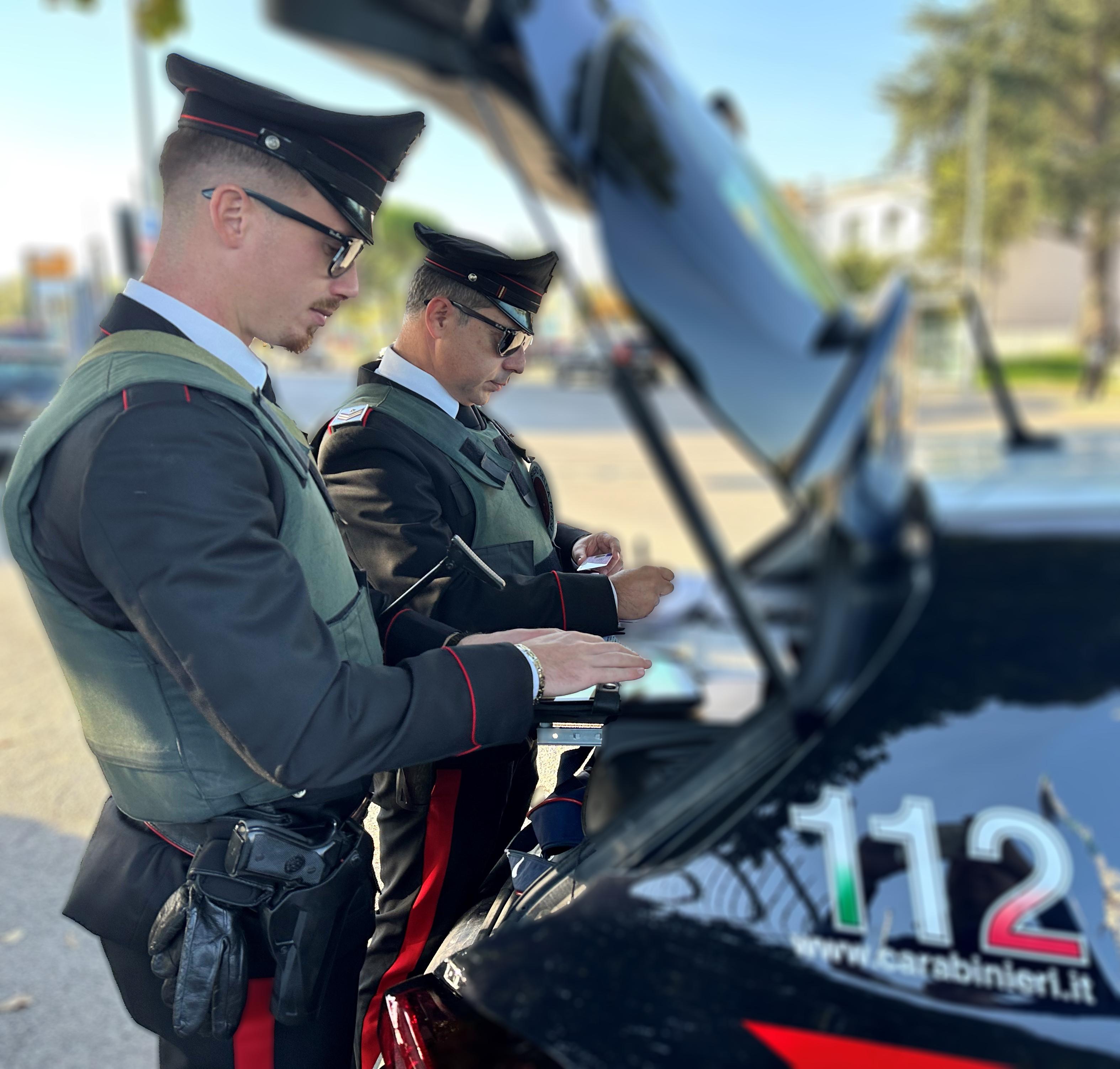 Scappano all’alt: presi quattro ragazzi ladri di auto Scappano all’alt: presi quattro ragazzi ladri di auto