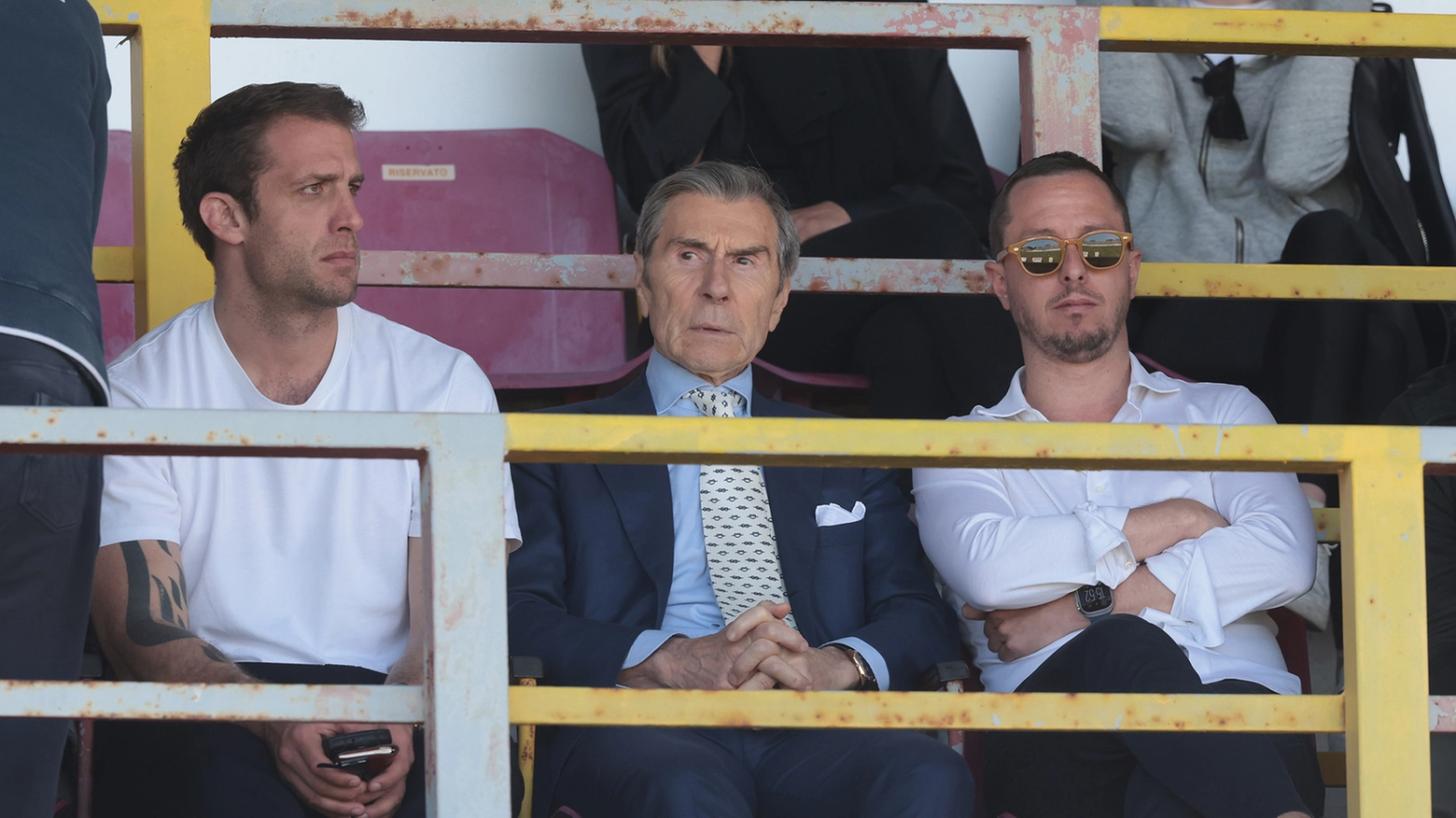 Ariedo Breda (al centro) ieri in tribuna allo stadio Benelli di Ravenna (foto Zani)
