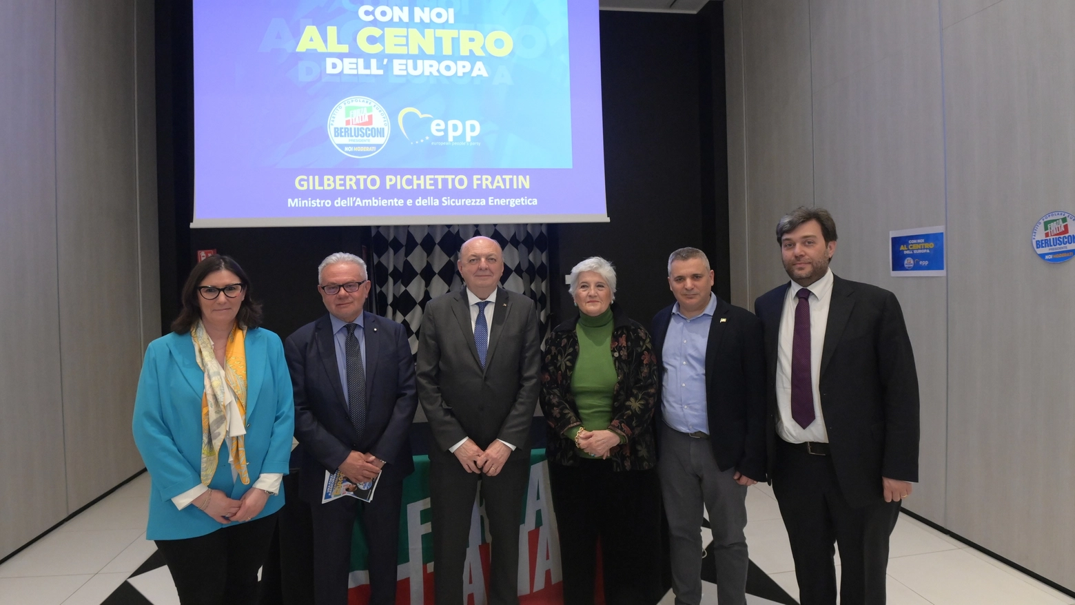Il ministro dell'Ambiente Pichetto Fratin con i candidati di Forza Italia per le Europee all'hotel Savoia di Bologna