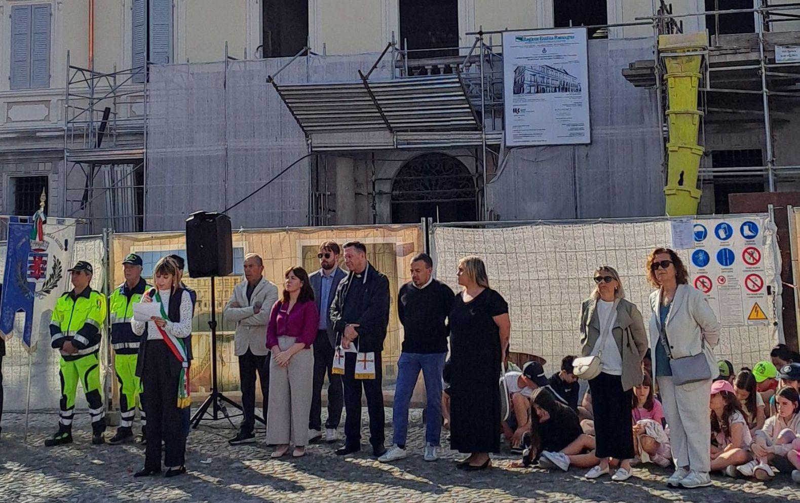 in piazza risuonano le campane rintocchi nell ora delle scosse per i bambini è la prima volta da Ilrestodelcarlino.it in piazza risuonano le campane rintocchi nell ora delle scosse per i bambini è la prima volta