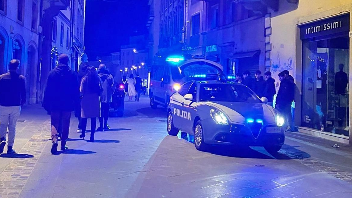 Un uomo è stato rapinato e morso in centro a Rimini
