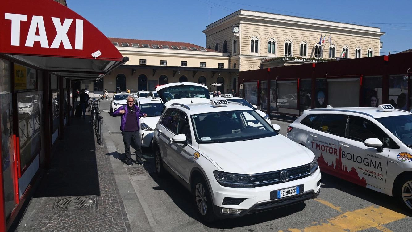 Taxi, riparte lo scontro tra Comune e tassisti a Bologna