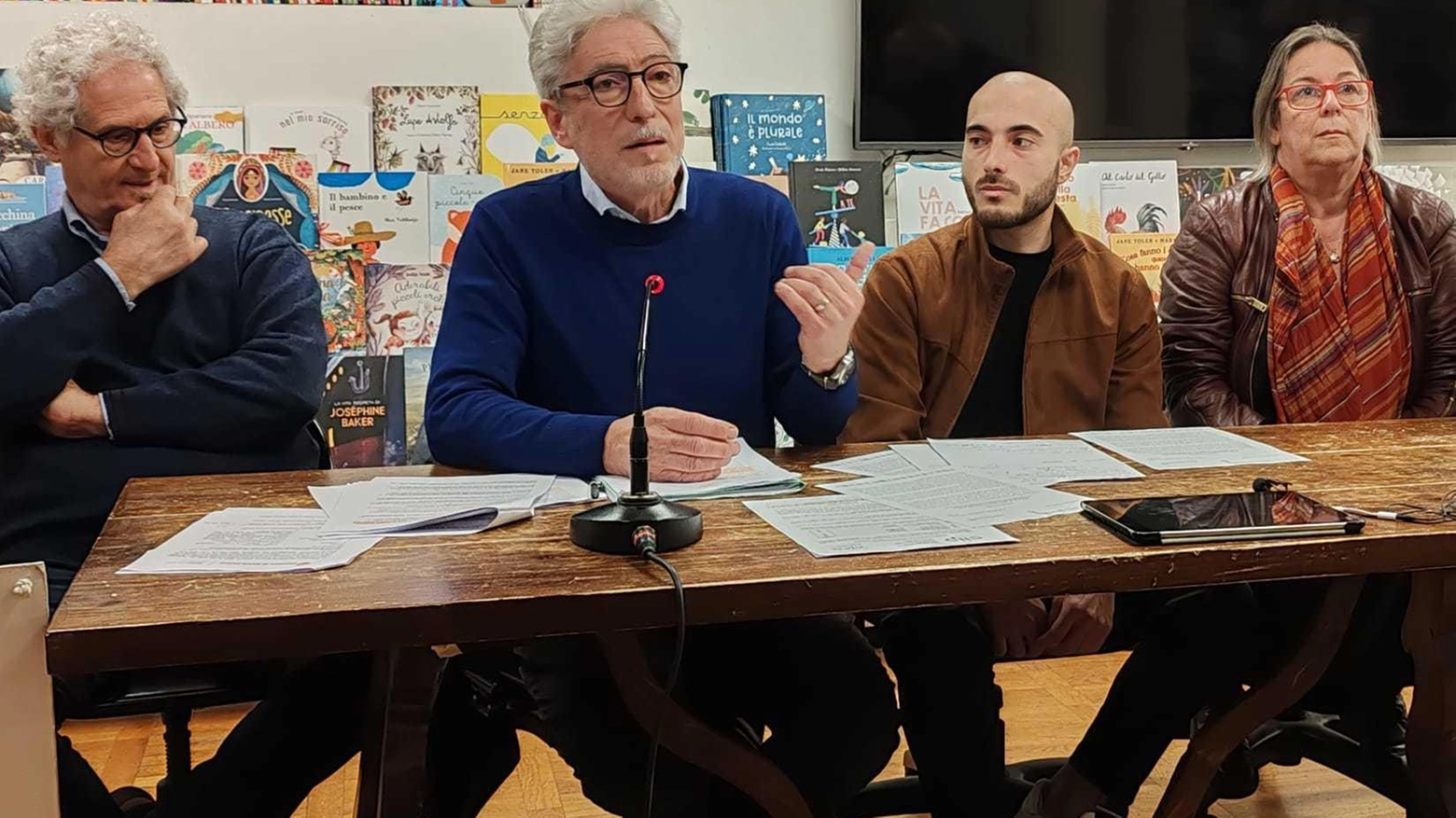 Il ’Tavolo Piceno per l’Acqua Bene Comune’ attraverso una delegazione capitanata da Massimo Rossi attacca: "I sindaci fermino questa mossa".