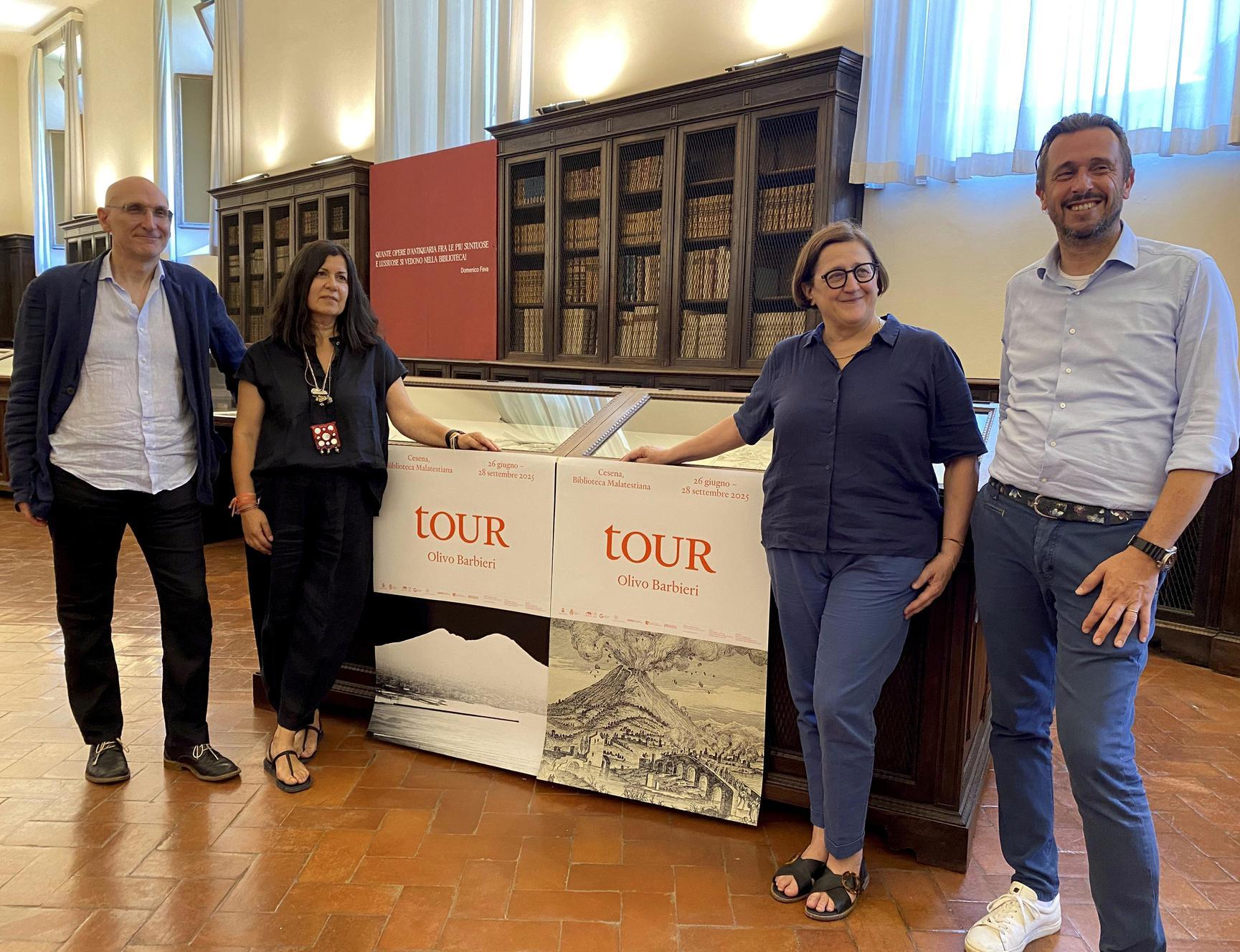 Malatestiana, si inaugura la mostra. Scatti di Barbieri uniti ai libri antichi