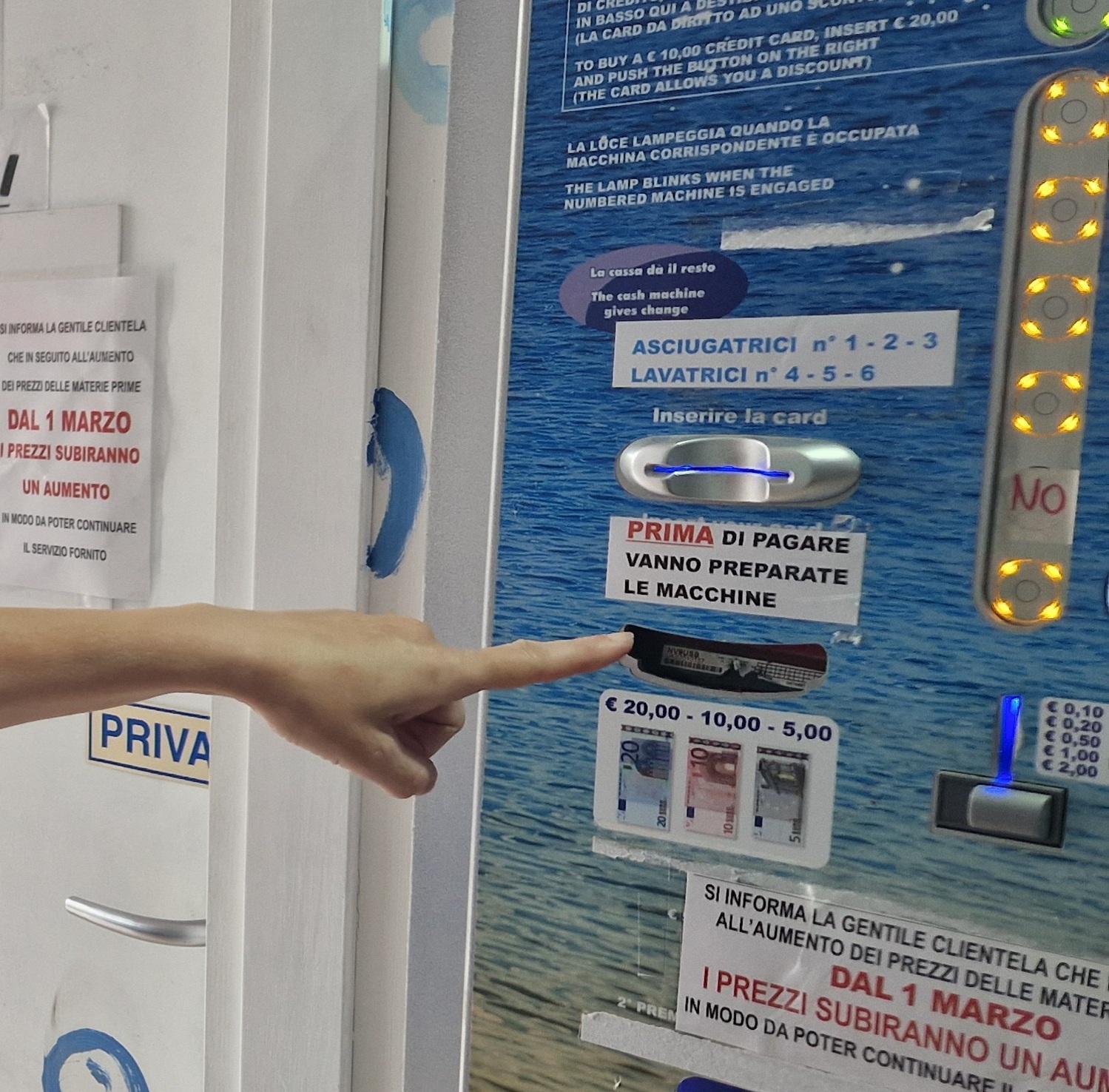 Spaccata in lavanderia: "Settima volta dal 25 aprile. Avanti così e chiudo tutto" Spaccata in lavanderia: "Settima volta dal 25 aprile. Avanti così e chiudo tutto"