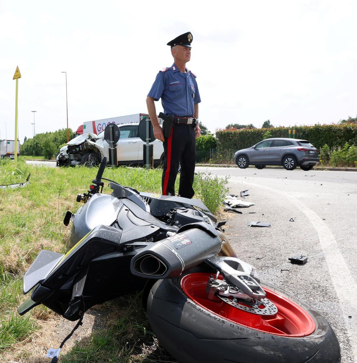 Schianto a Pievesestina. In moto contro un’auto, gravissimo un 48enne Schianto a Pievesestina. In moto contro un’auto, gravissimo un 48enne