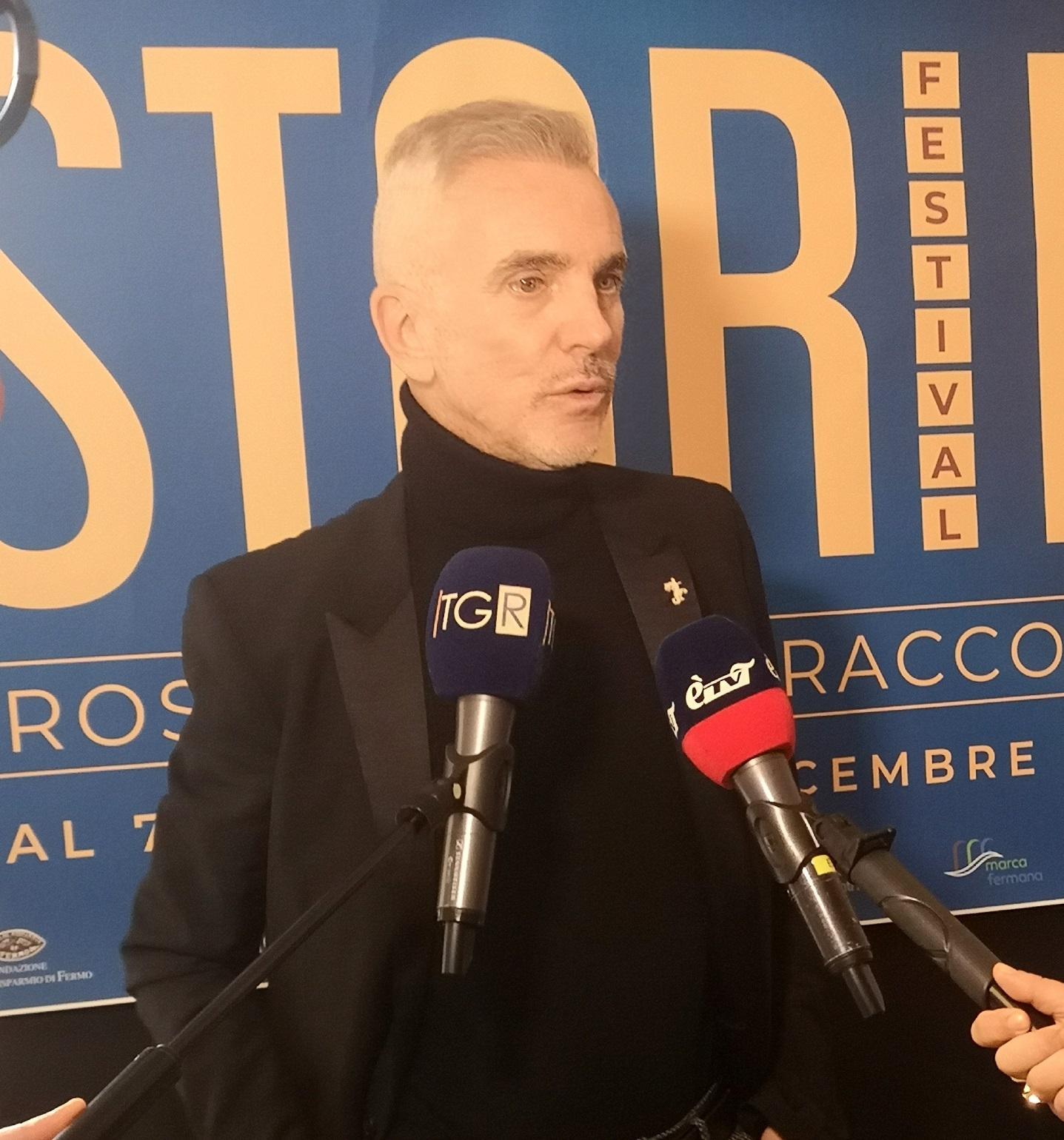 Si alza il sipario sul ‘Festival Storie’. Buffa porta in scena ‘Italia Mundial’ Si alza il sipario sul ‘Festival Storie’. Buffa porta in scena ‘Italia Mundial’