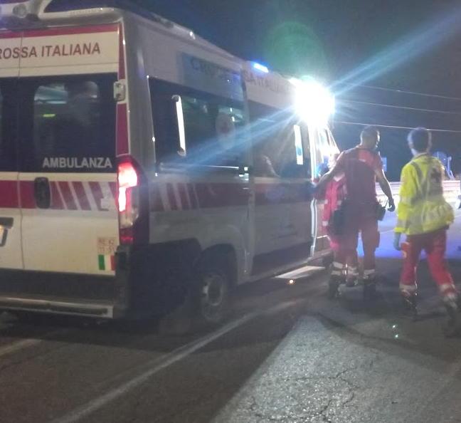 Schianto tra auto a Casalgrande, in cinque in ospedale Schianto tra auto a Casalgrande, in cinque in ospedale