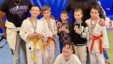 Dodici medaglie per gli atleti cussini, sugli scudi a Bologna nel ’Judo day’