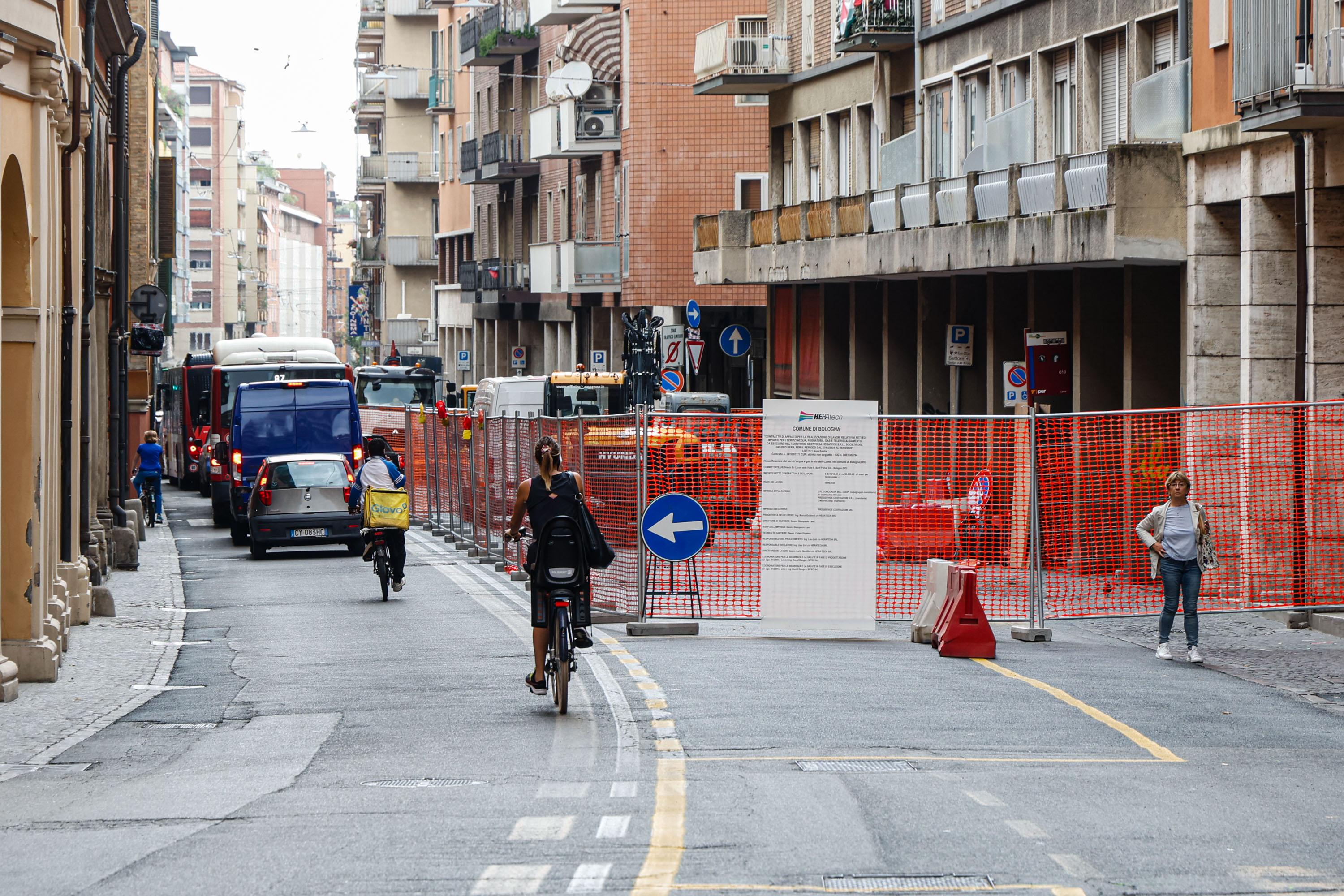 Tram, scatta il cantiere in via Lame. Lepore: “Se non finiamo i lavori nel 2026 il Comune fallisce” Tram, scatta il cantiere in via Lame. Lepore: “Se non finiamo i lavori nel 2026 il Comune fallisce”