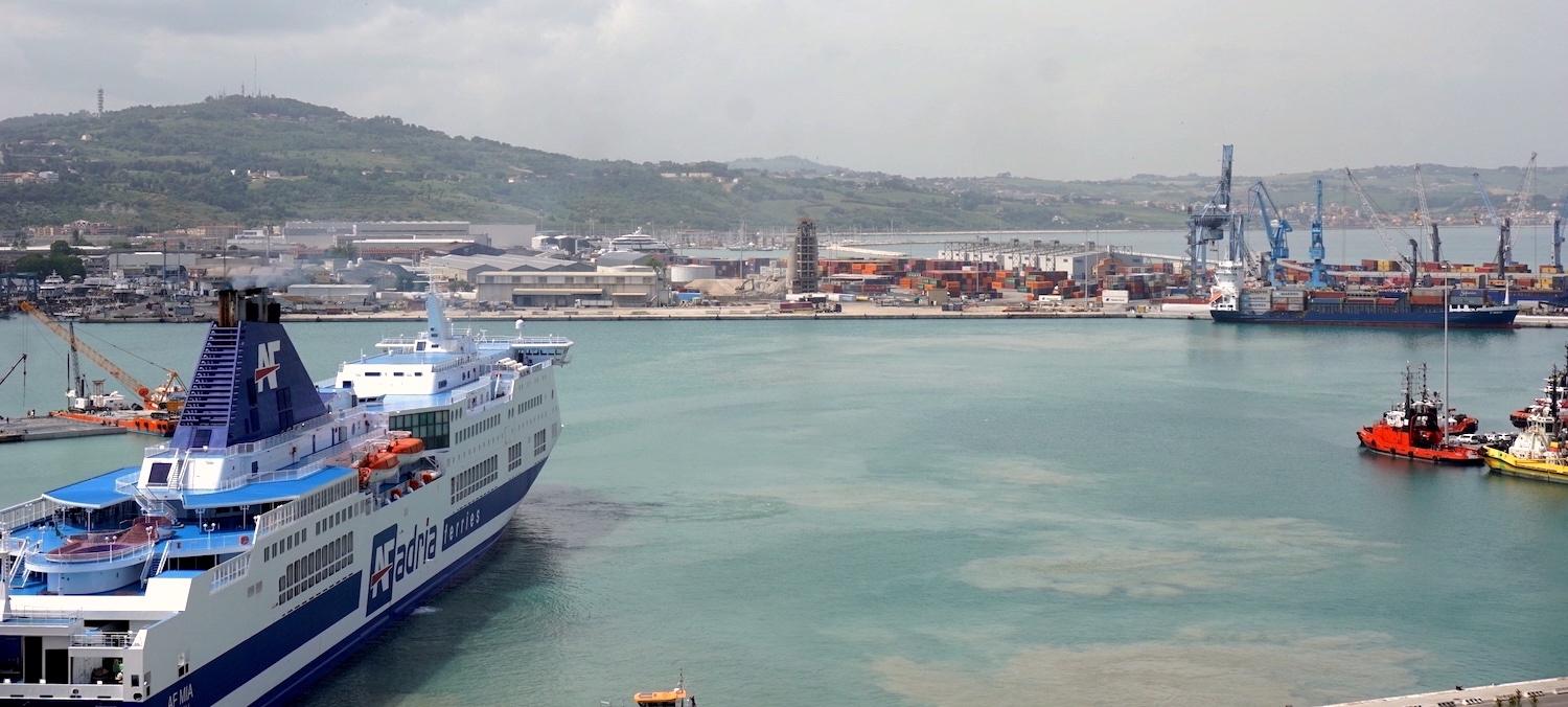 Ancona, verso il nuovo terminal crociere: “Una struttura ad ali di gabbiano” Ancona, verso il nuovo terminal crociere: “Una struttura ad ali di gabbiano”