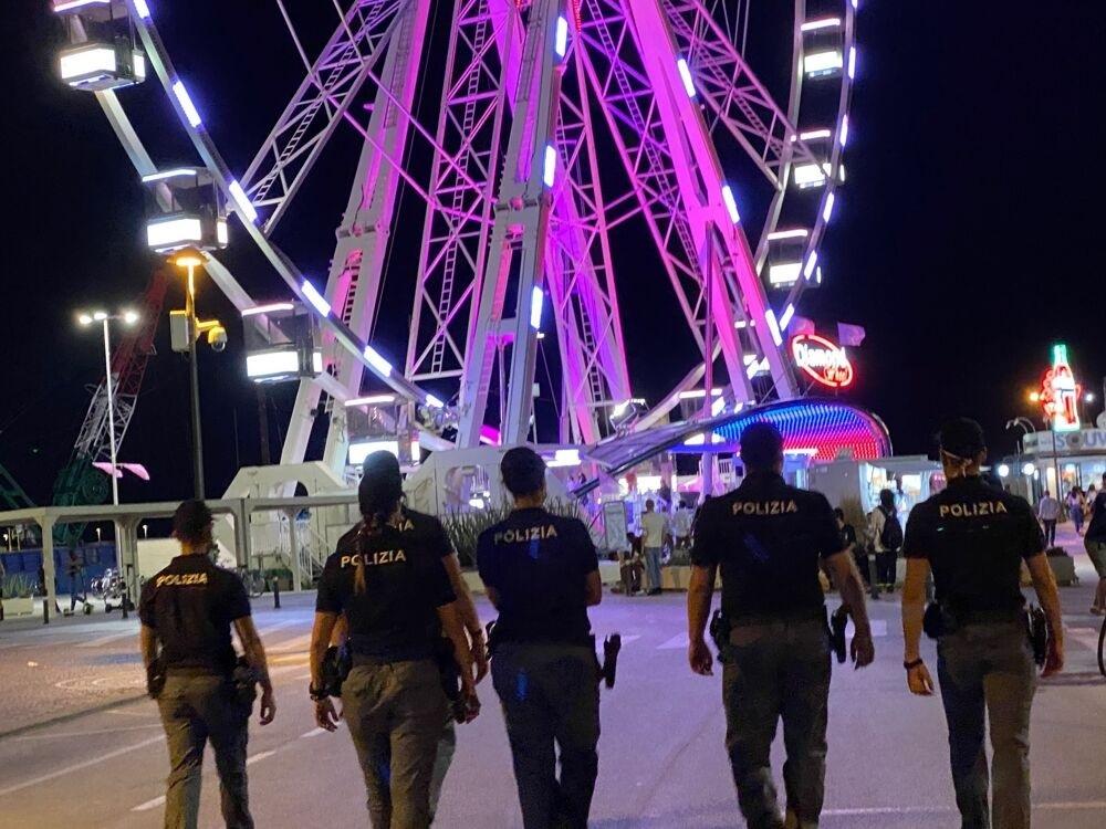 Notte da incubo in spiaggia: “Abbiamo bevuto e fumato, poi lui mi ha strappato i vestiti” Notte da incubo in spiaggia: “Abbiamo bevuto e fumato, poi lui mi ha strappato i vestiti”