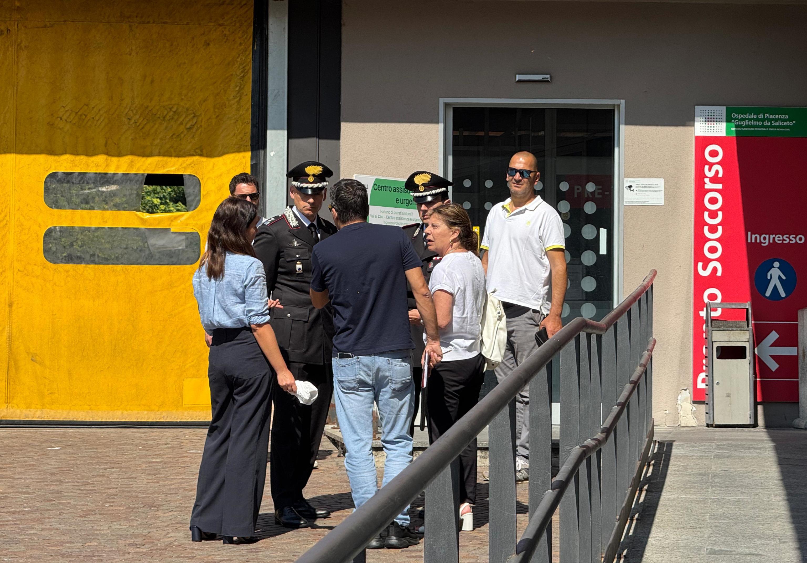 Feto nel cestino dei rifiuti nel bagno dell’ospedale: orrore a Piacenza Feto nel cestino dei rifiuti nel bagno dell’ospedale: orrore a Piacenza