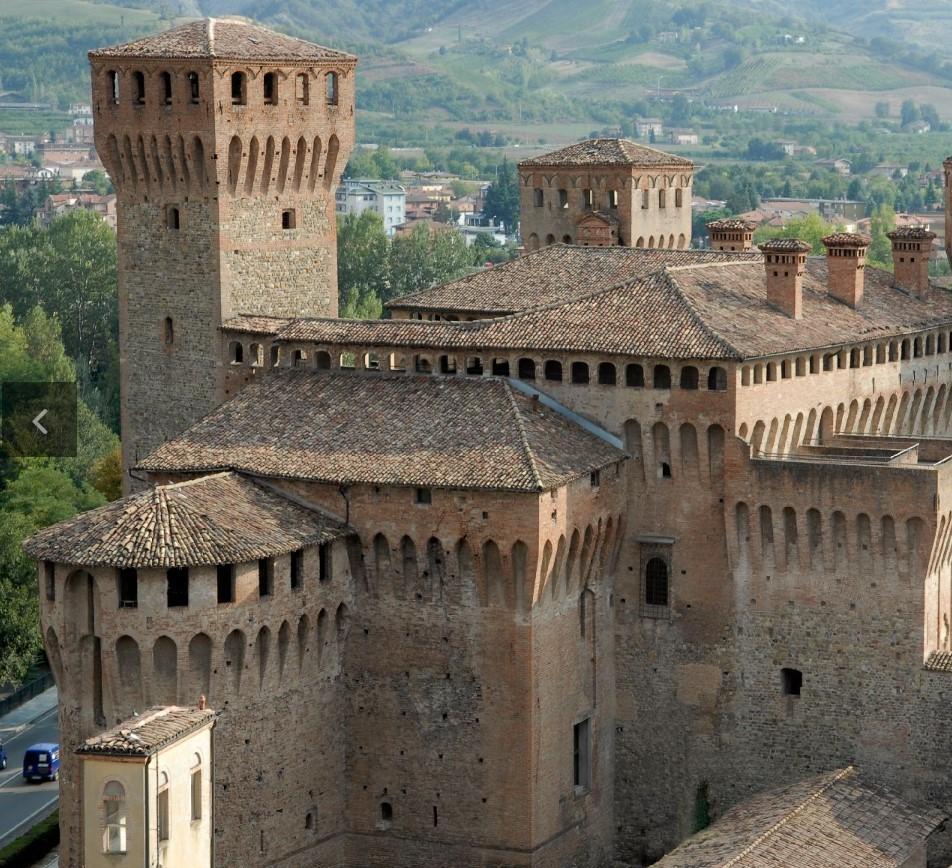 Circo, teatro e commedia dell’arte. Al via gli spettacoli alla Rocca Circo, teatro e commedia dell’arte. Al via gli spettacoli alla Rocca