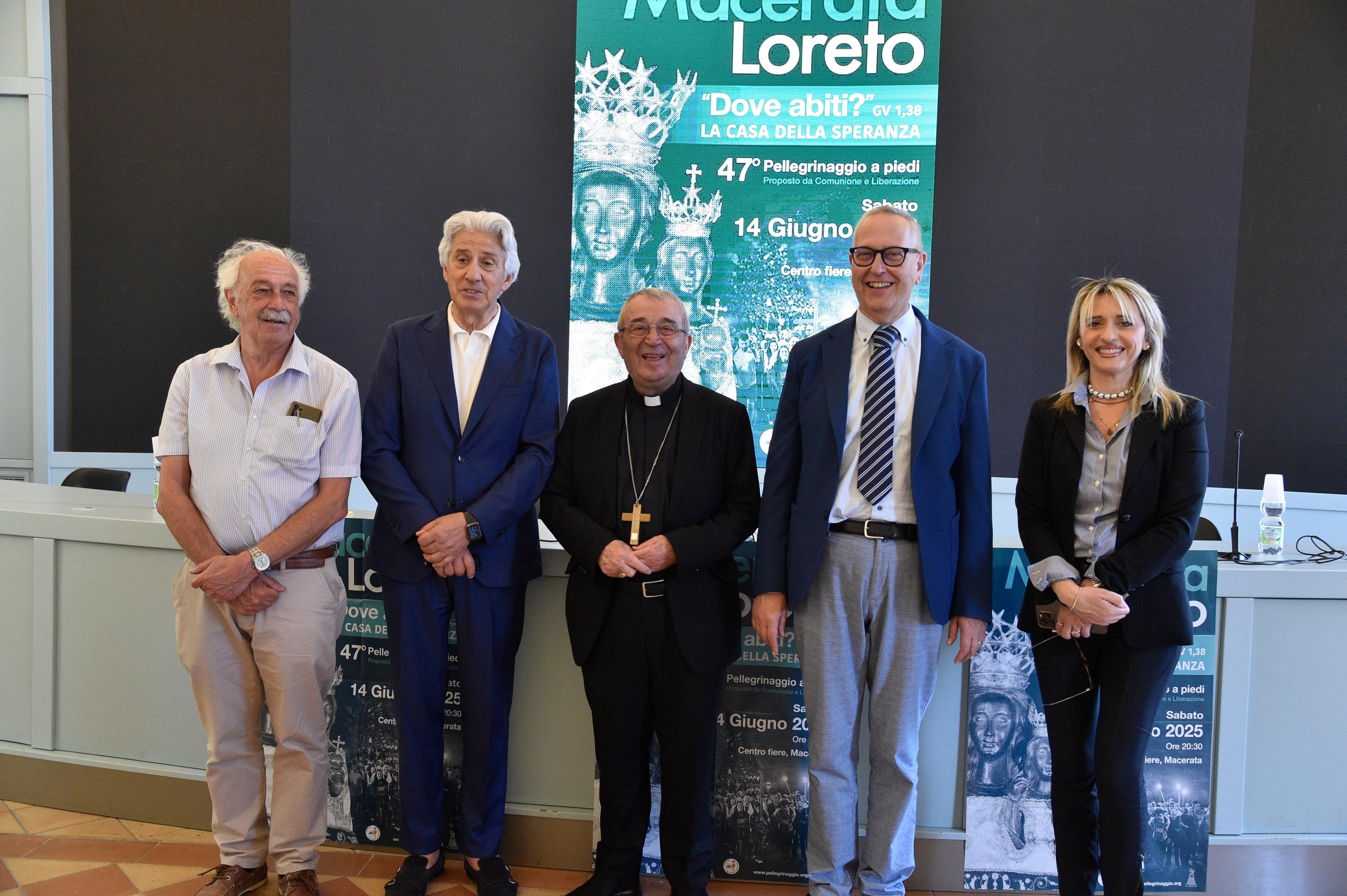 Pellegrinaggio Macerata Loreto 2025: “Partecipanti da mezzo mondo, in futuro verrà anche Papa Leone” Pellegrinaggio Macerata Loreto 2025: “Partecipanti da mezzo mondo, in futuro verrà anche Papa Leone”