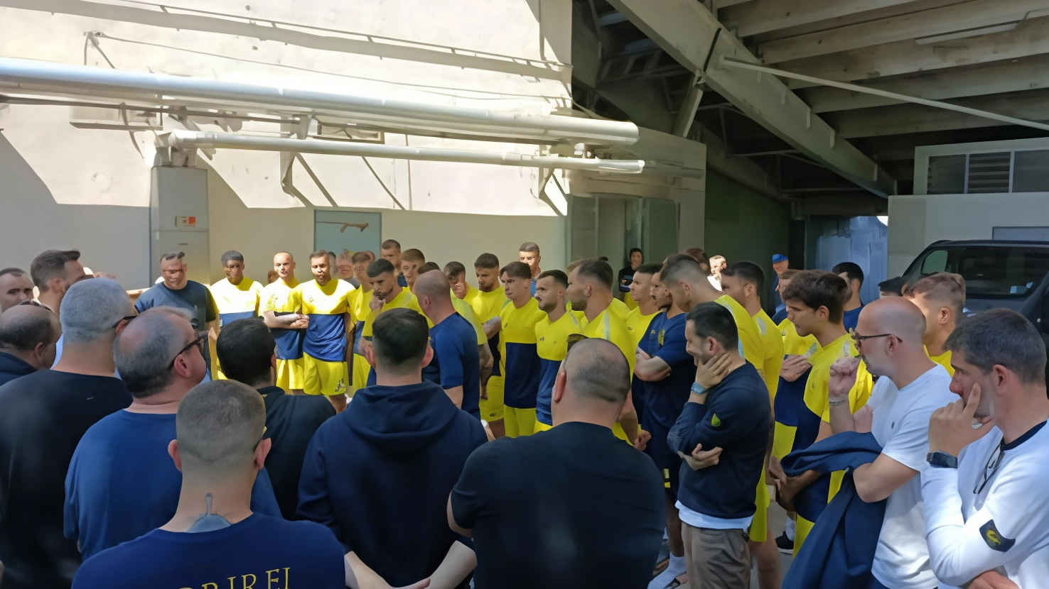 Il nuovo tecnico ha incontrato dirigenza e sostenitori nell’anti stadio, poi ha diretto il suo primo allenamento allo Zelocchi