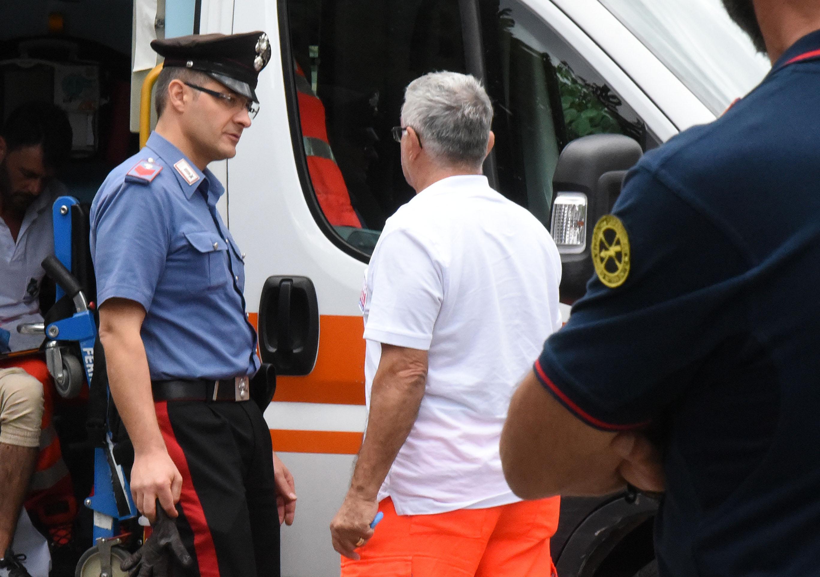 si ribalta con il trattorino mentre taglia l8217erba morto