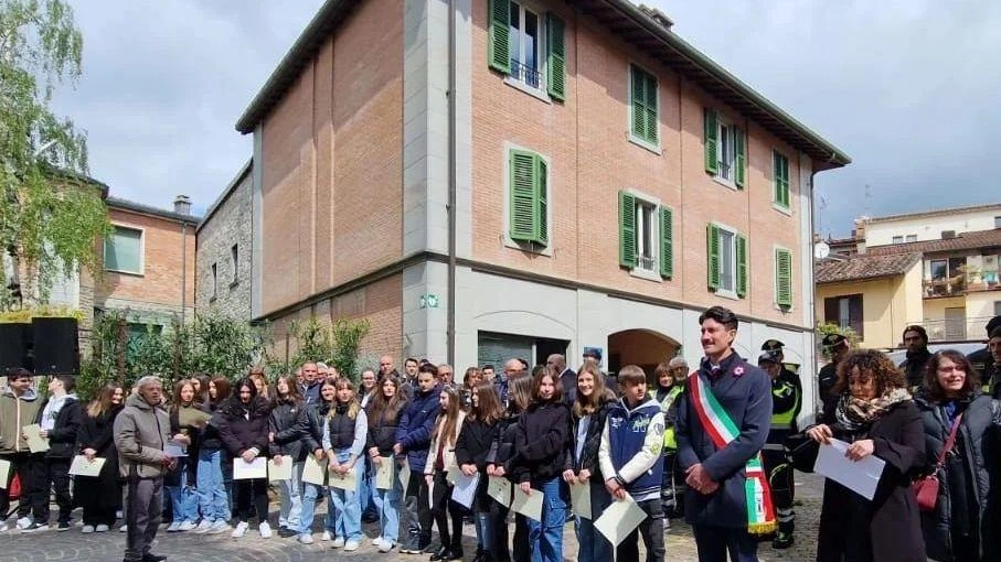 Le scuole hanno partecipato al concorso ’La memoria non è solo un ricordo’.. Il sindaco Baccini: "Affermiamo con orgoglio i valori della libertà" .
