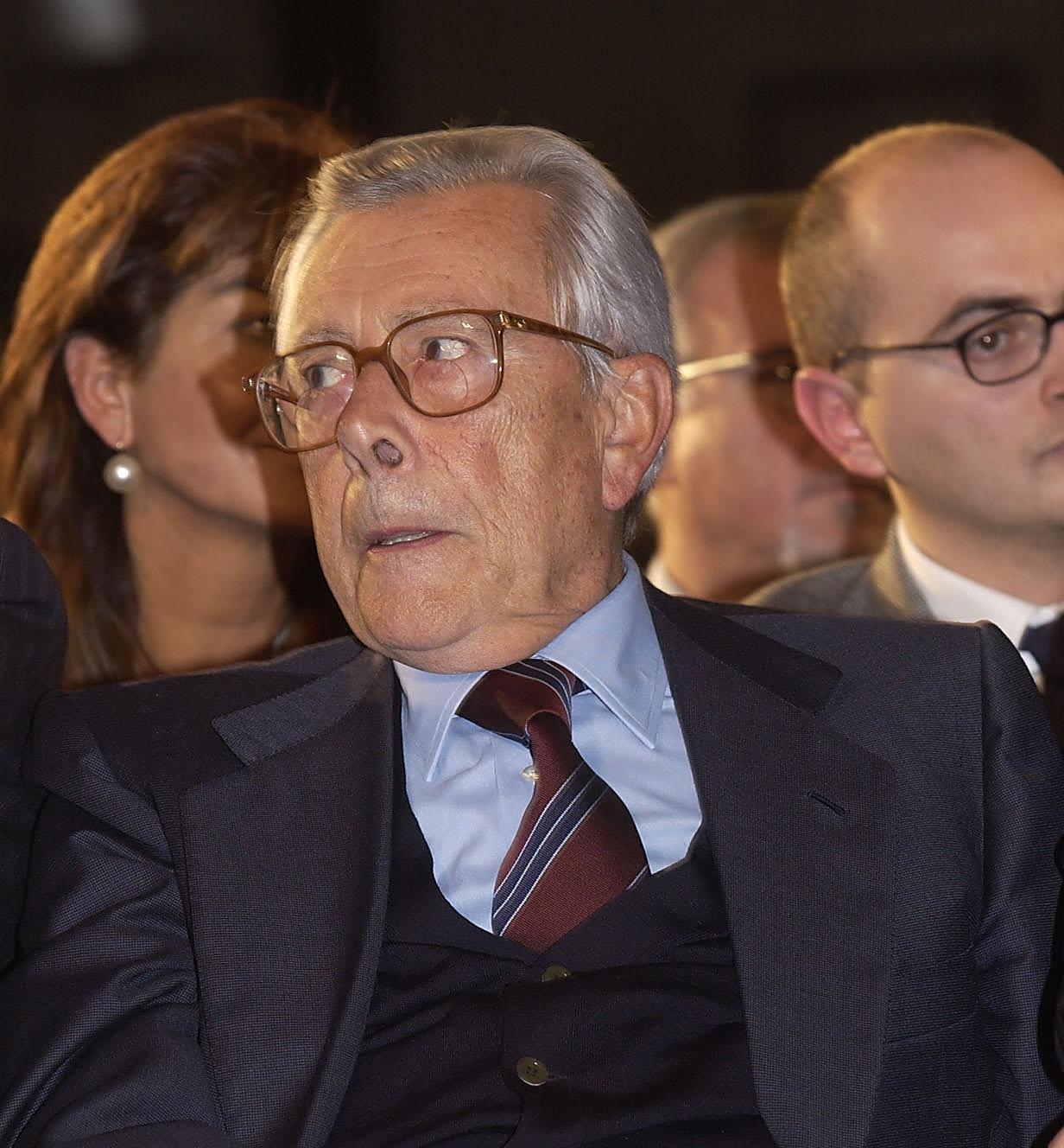 Tra polemiche, scontri e deroghe. Il caso Craxi finì con le contestazioni. E Ricci volle andare fino in fondo Tra polemiche, scontri e deroghe. Il caso Craxi finì con le contestazioni. E Ricci volle andare fino in fondo