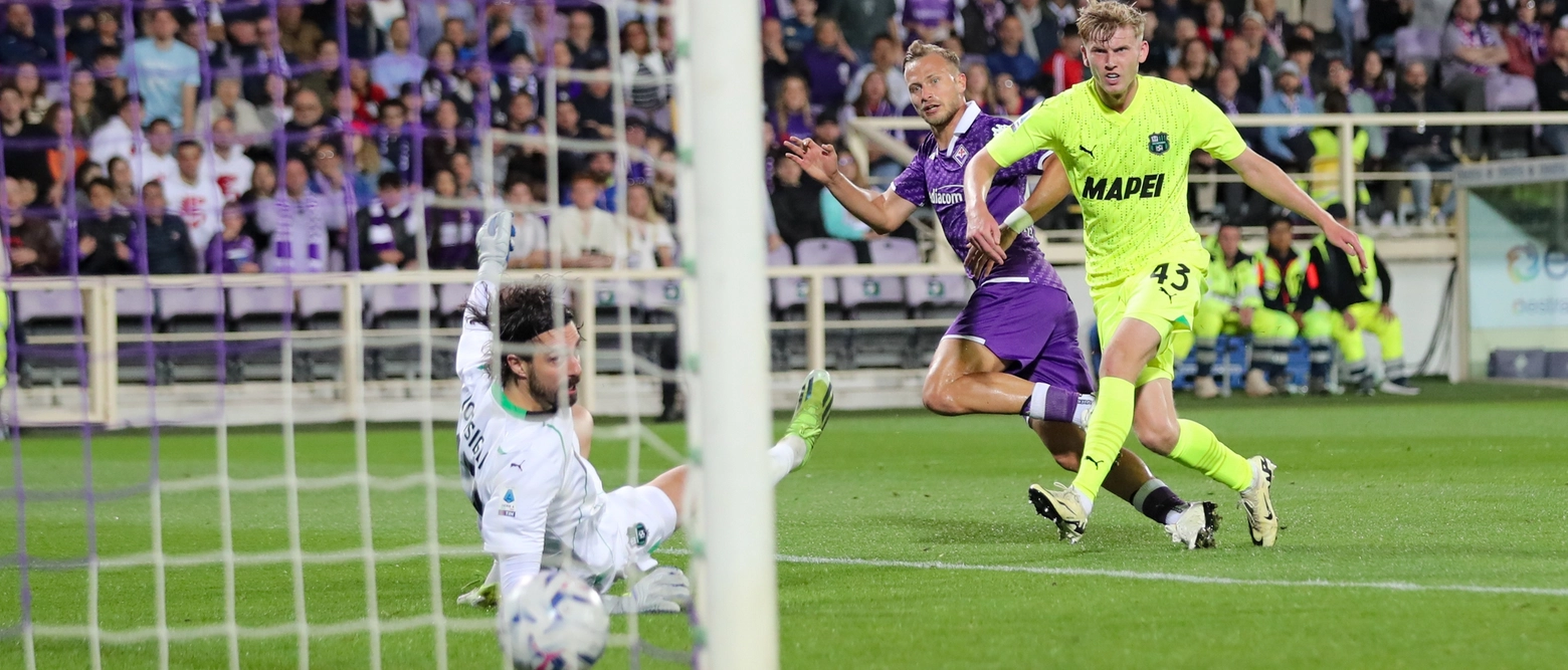 Il posticipo della 34esima giornata di Serie A si chiude con la manita della Fiorentina contro il Sassuolo, con ben quattro reti segnate nella ripresa