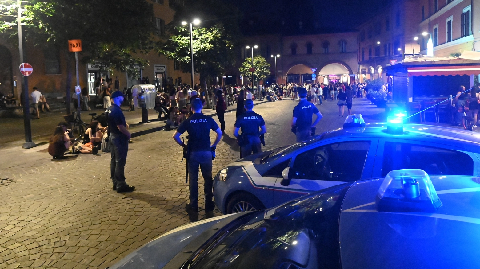 Polizia in piazza Aldrovandi a Bologna (foto di repertorio)
