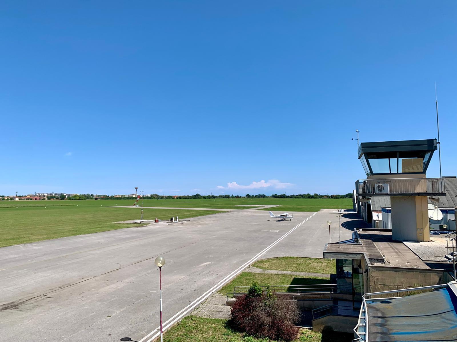 Nuova pista, a chi giova: "Quanti problemi con l’areoporto regionale" Nuova pista, a chi giova: "Quanti problemi con l’areoporto regionale"