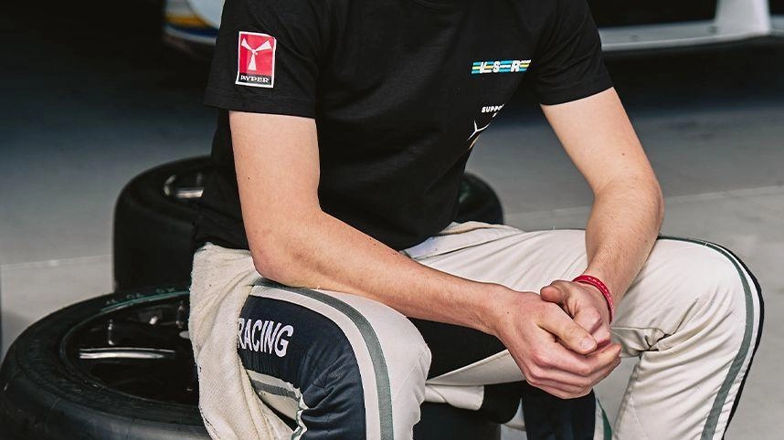 Il giovane pilota Andrea Frassineti parteciperà alla prima gara del Super Trofeo Europa Lamborghini, rappresentando l'Emilia Romagna. Dopo aver mosso i primi passi nel karting e ottenuto successi in Formula 4, si prepara per la sfida a Spa Francorchamps.