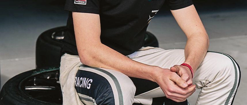 Il giovane pilota Andrea Frassineti parteciperà alla prima gara del Super Trofeo Europa Lamborghini, rappresentando l'Emilia Romagna. Dopo aver mosso i primi passi nel karting e ottenuto successi in Formula 4, si prepara per la sfida a Spa Francorchamps.