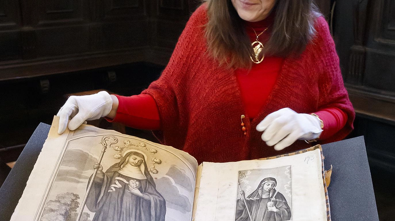 Il crowdfunding per il restauro dell'Iconografia Camaldolese nella Biblioteca Classense di Ravenna ha superato l'obiettivo, grazie al supporto di 221 sostenitori. La raccolta fondi permetterà anche di aggiornare l'attrezzatura del laboratorio fotografico della biblioteca.